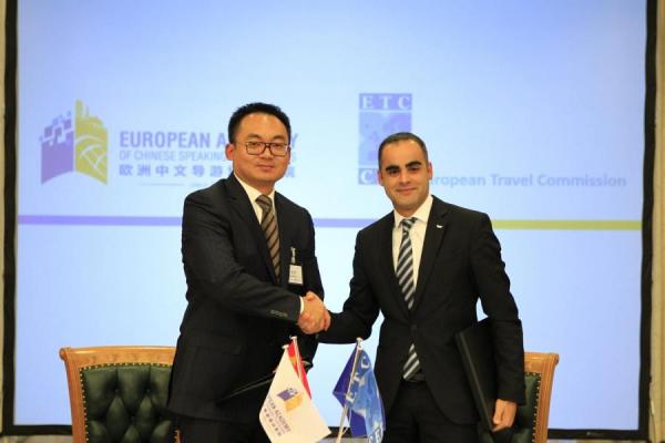 董事长朱文彬先生与爱德华多•桑坦德先生在柏林中国驻德国大使馆正式举行合作签约仪式